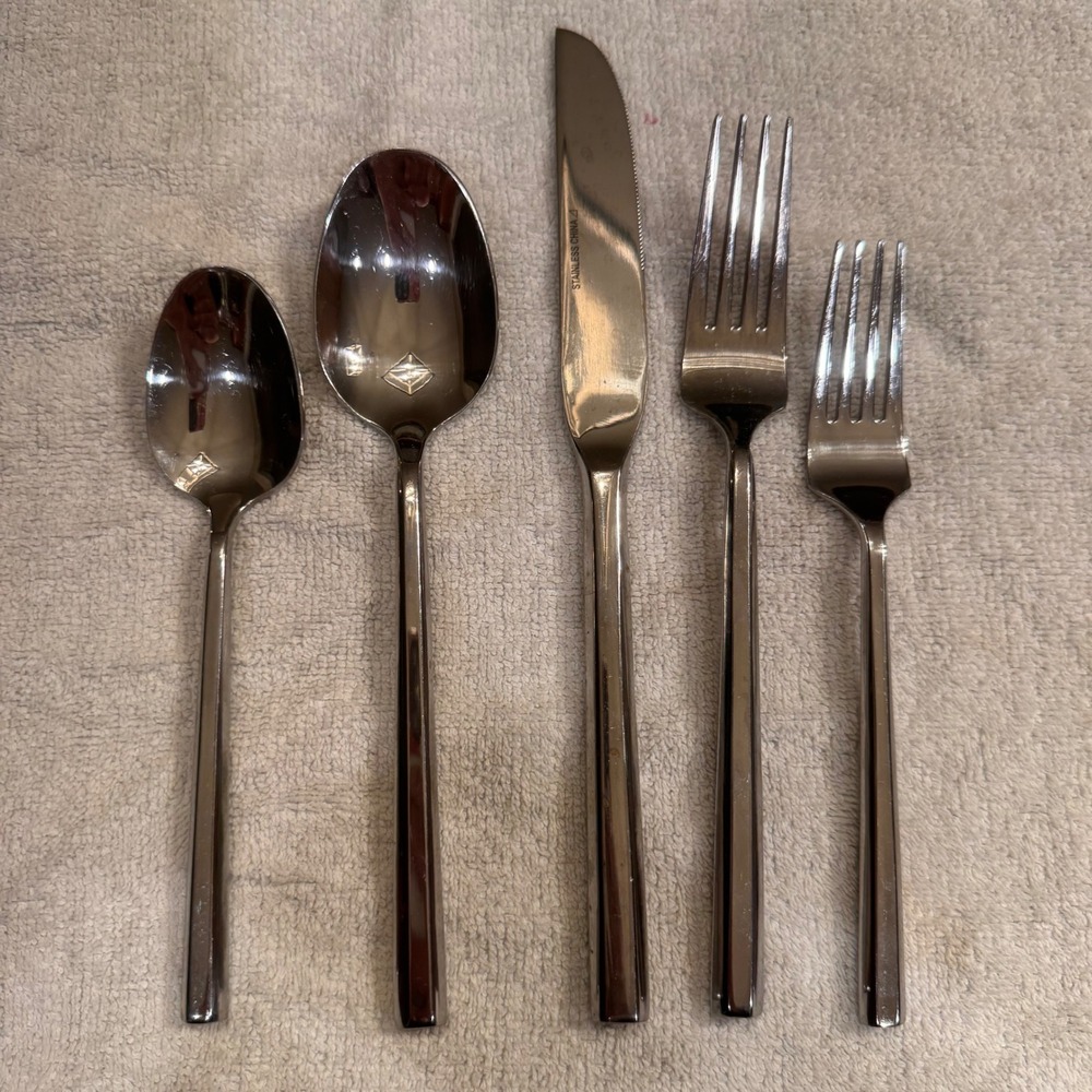 Upscale Modern Stainless Flatware 17 Piece Set Heavy Square Handle Silverware